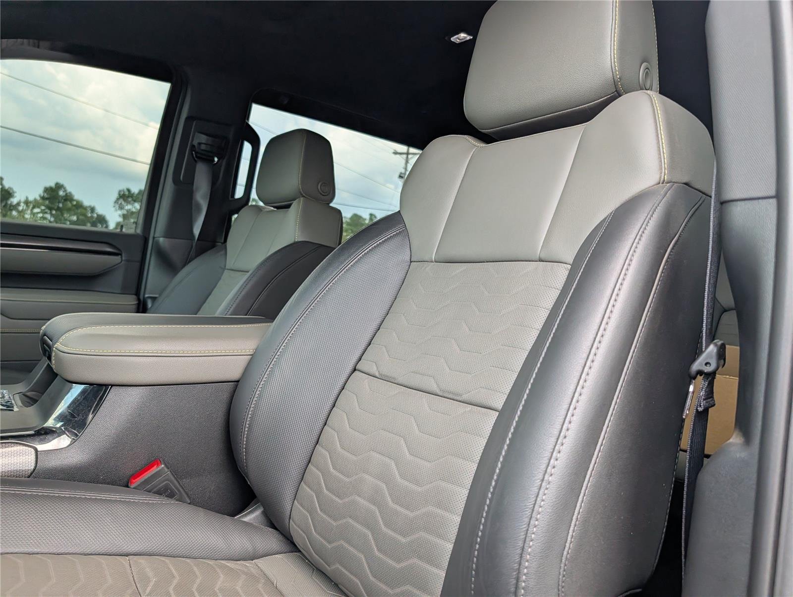 Used 2025 Black Chevrolet ZR2 image 13