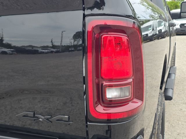 New 2026 Diamond Black Crystal Pearl-Coat Exterior Paint RAM Tradesman image 8