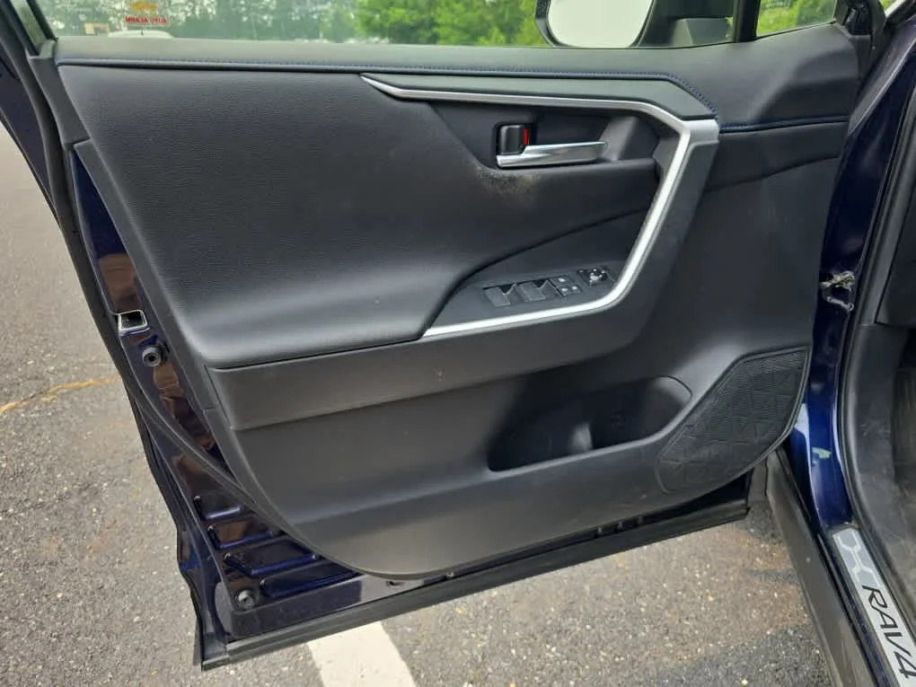Used 2021 Blue Print/Midnight Black Metallic Toyota Hybrid XSE image 11