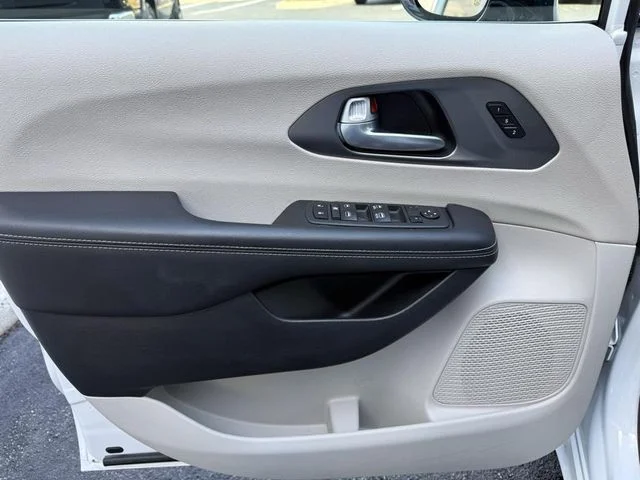 Used 2024 White Chrysler Touring L image 12
