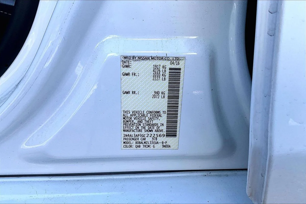 Used 2016 White Nissan 2.5 SV image 19
