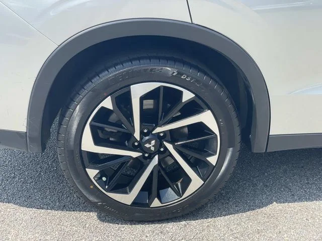 Used 2024  Mitsubishi SE image 7