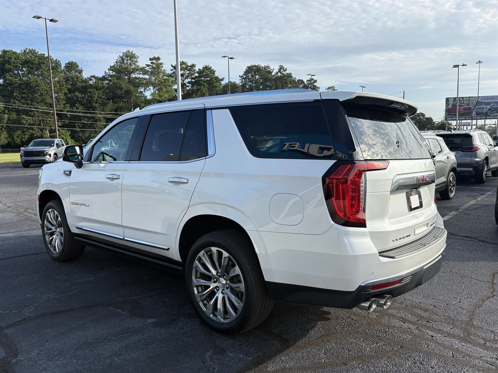 Used 2021 WHITE FROST TRICOAT GMC Denali image 8