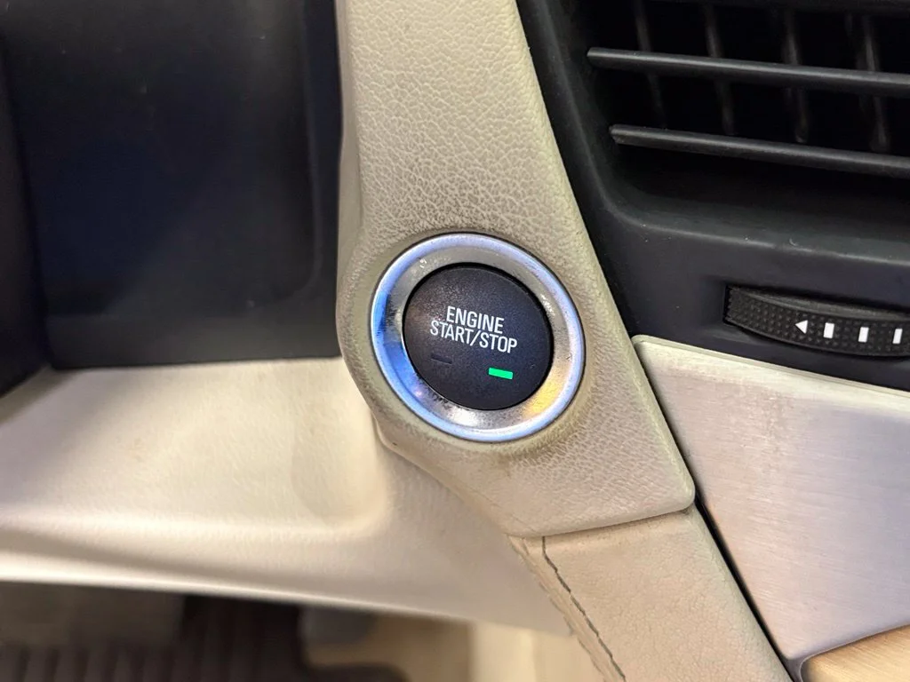 Used 2019 White GMC Denali image 28