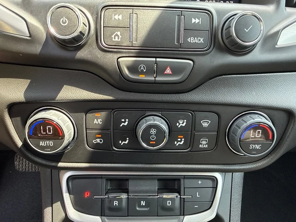 Used 2023 Sterling Metallic GMC SLT image 34