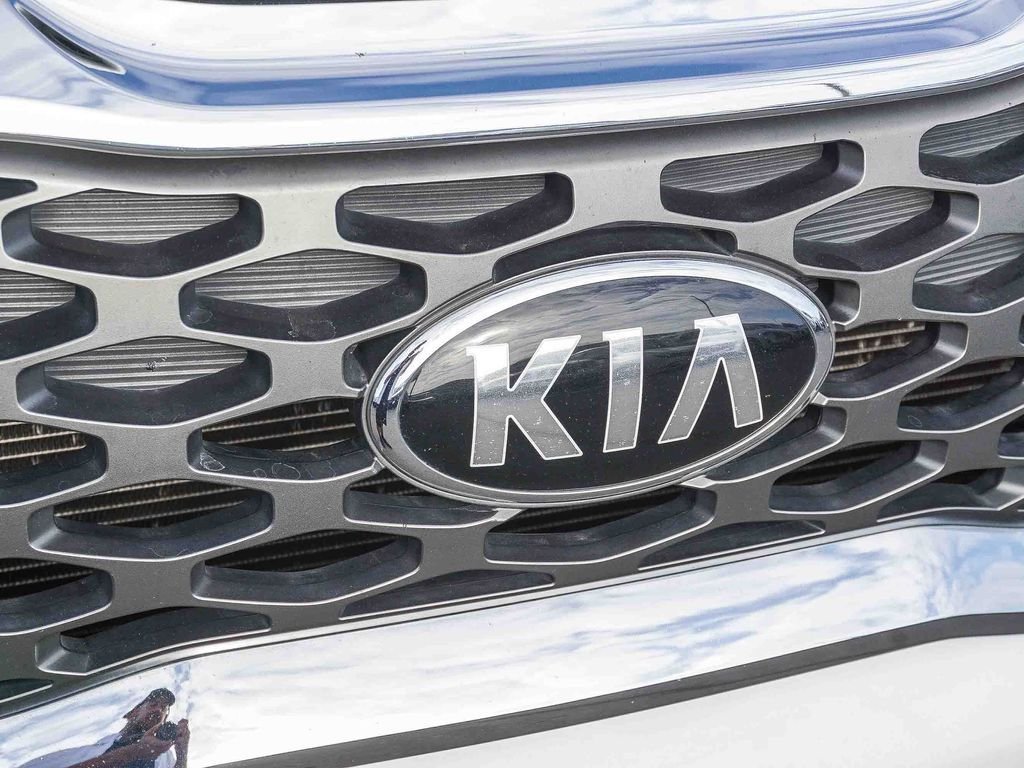 Used 2020 White Kia LX image 11