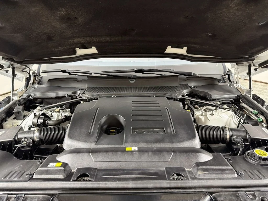 Used 2021 White Land Rover HSE Silver Edition image 32