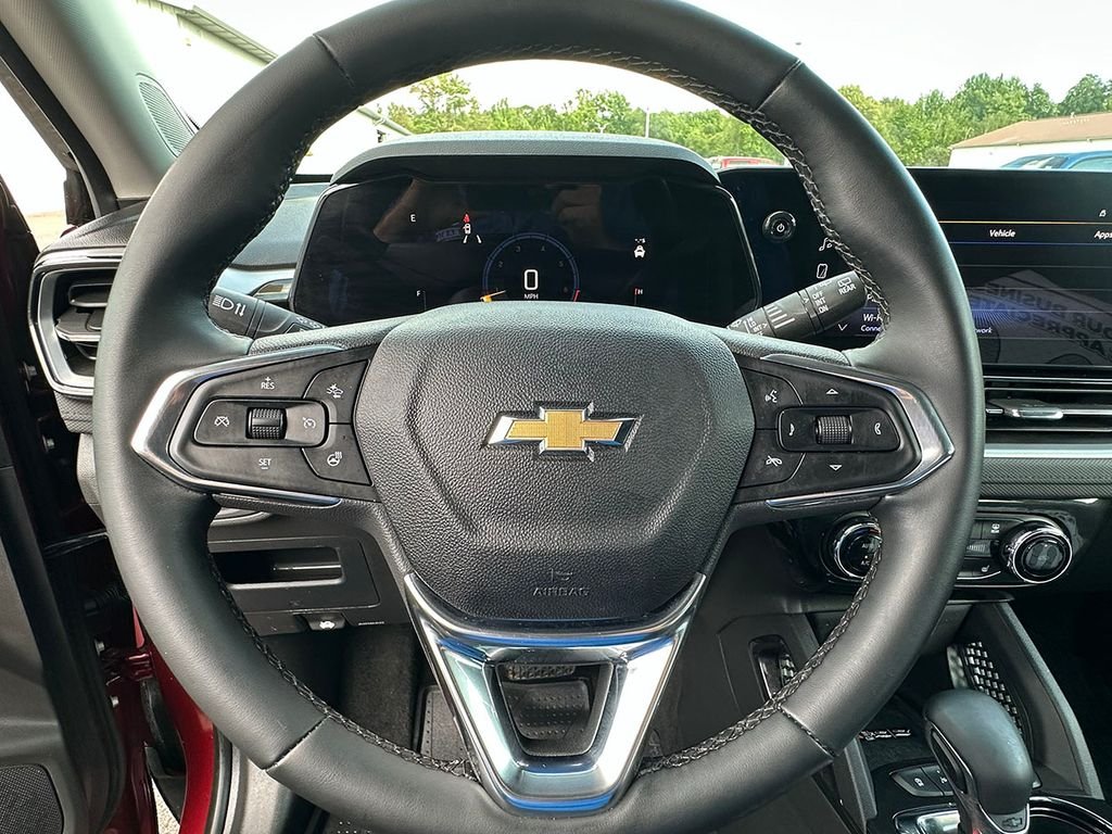 Used 2025 Red Chevrolet LT image 35