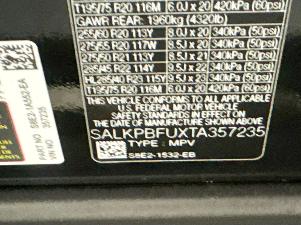 New 2026 Santorini Black Land Rover SE image 32