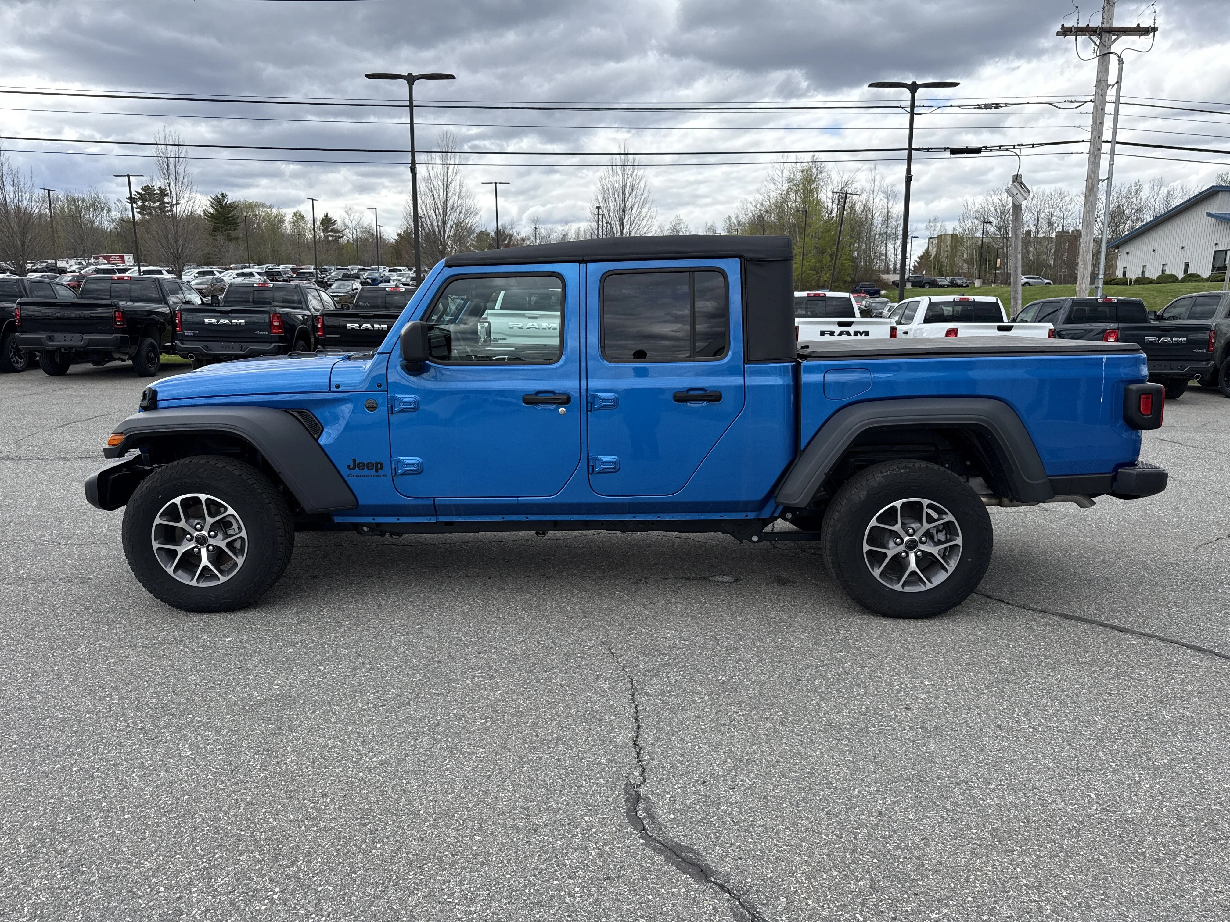 2025 Jeep Gladiator Sport S - Photo 3