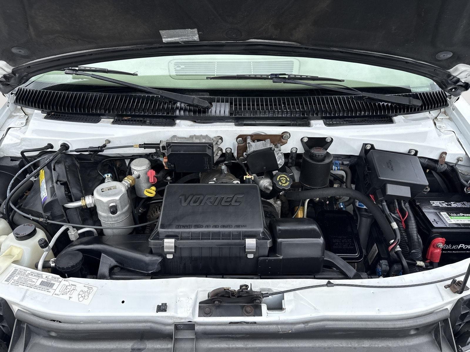 Used 2000 Ivory White GMC SL image 9