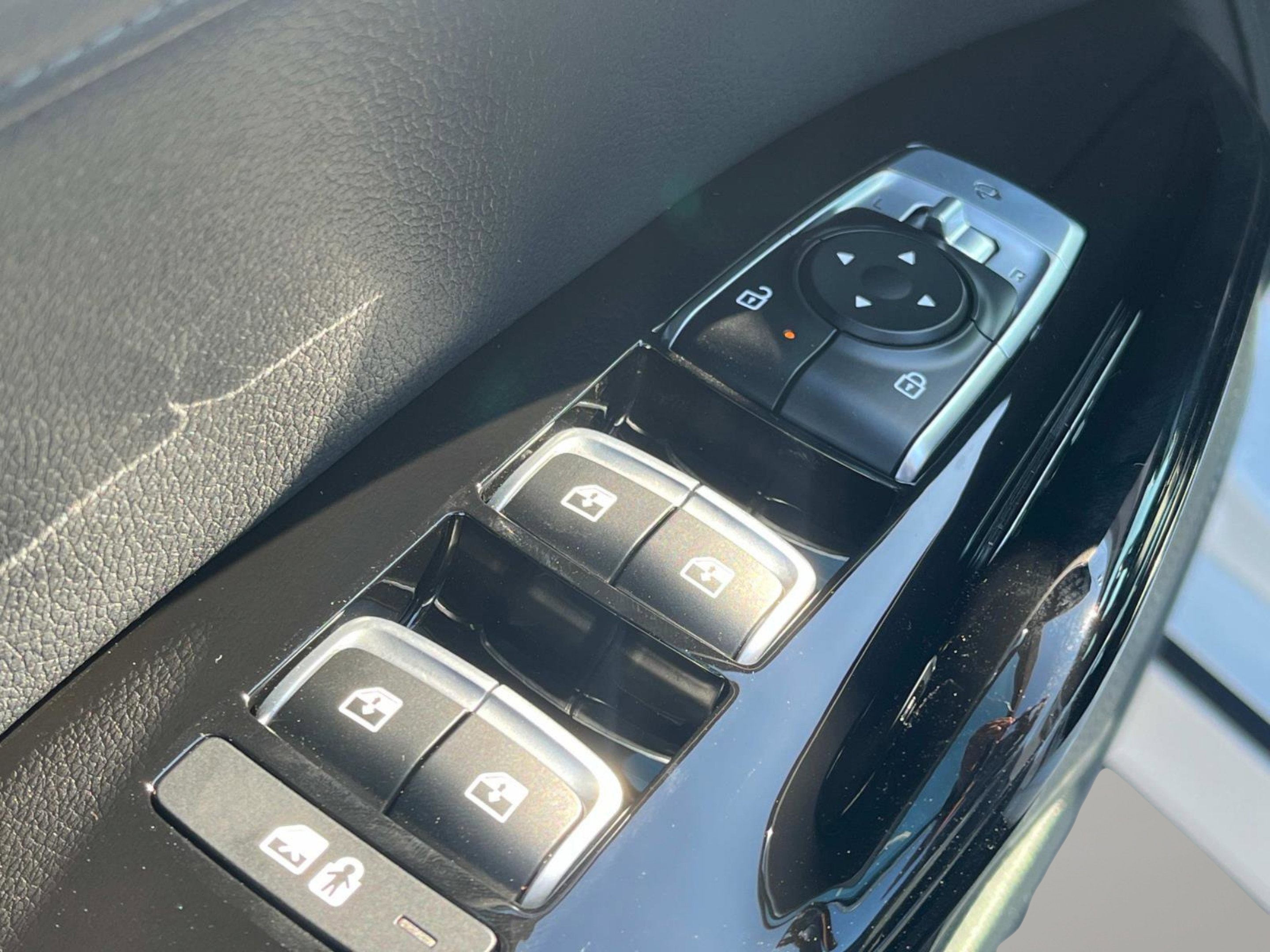 New 2026 Snow White Pearl Kia EX image 19