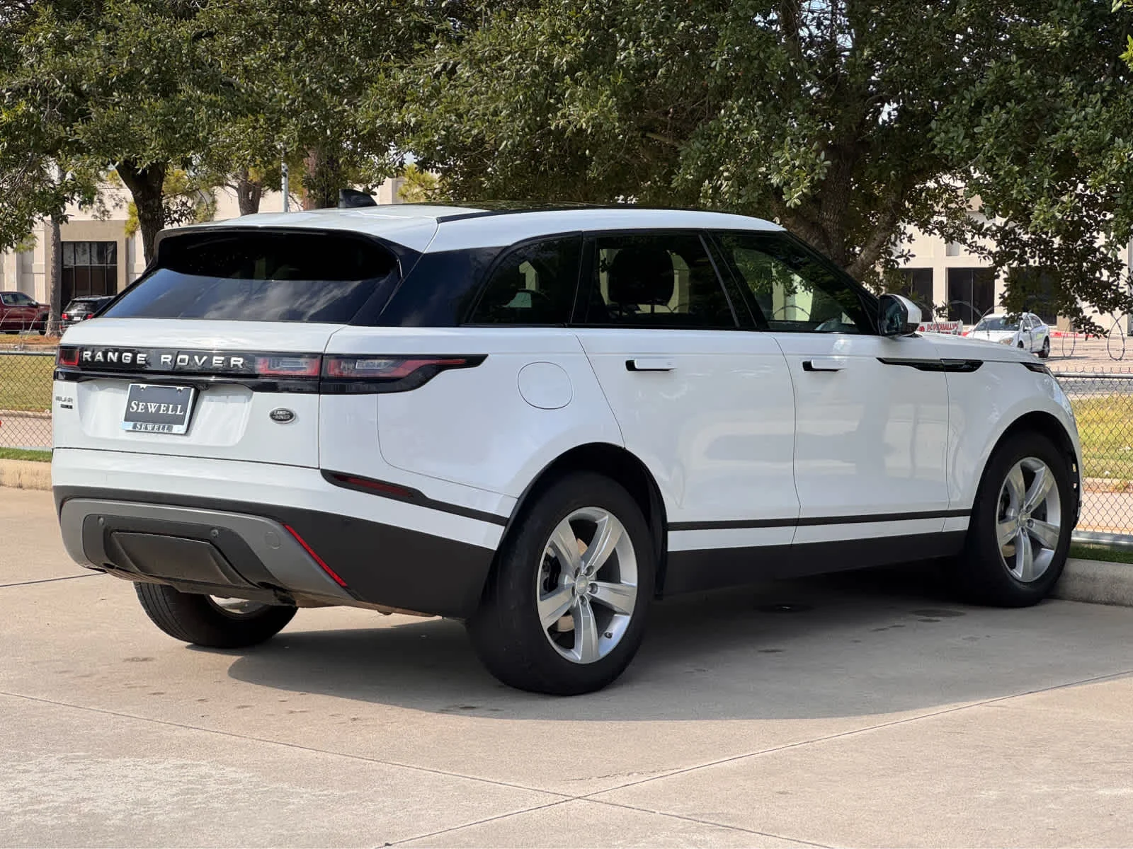 Used 2020 Fuji White Land Rover S image 4