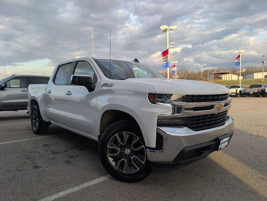 2022 Chevrolet Silverado 1500 LT 4X4 Crew Cab Short Box's photo