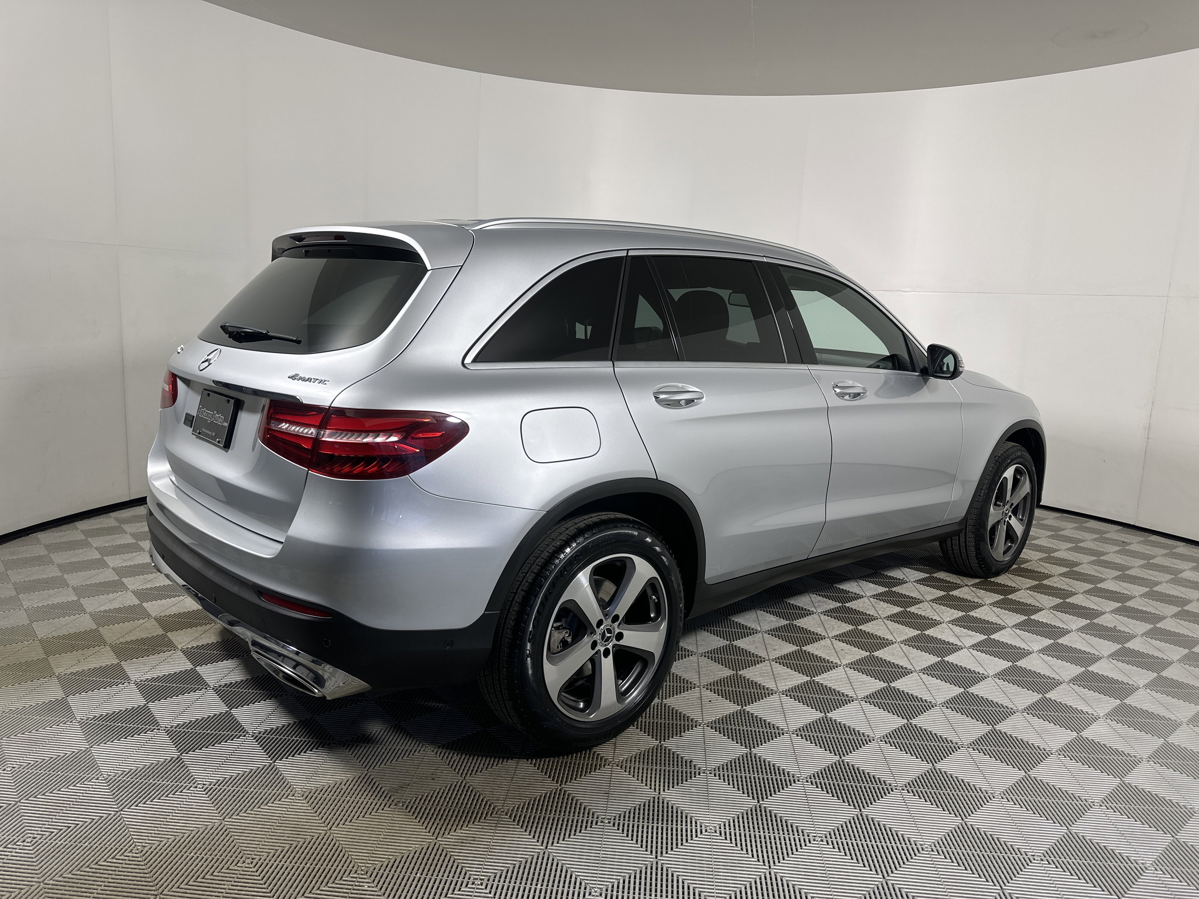 Used 2018 White Mercedes-Benz GLC 300 image 6