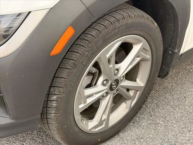 Used 2022 White Hyundai SEL image 7