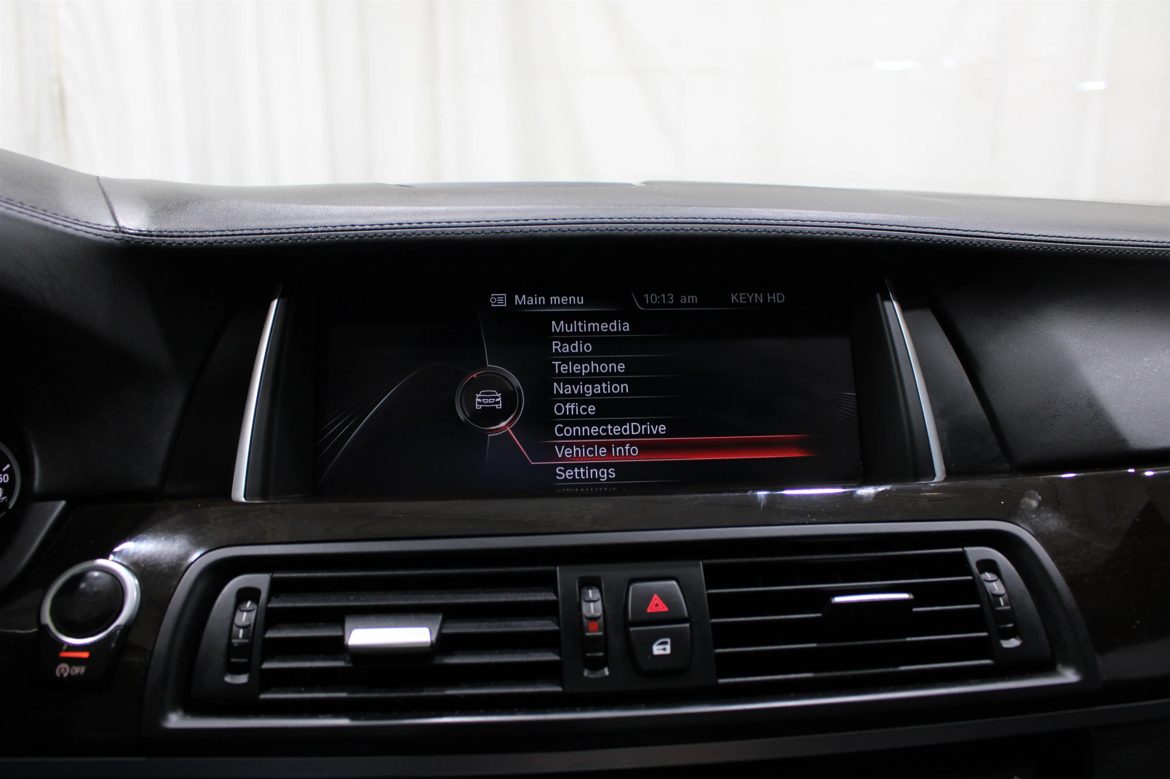 2016 BMW 5 Series 550i - Photo 14