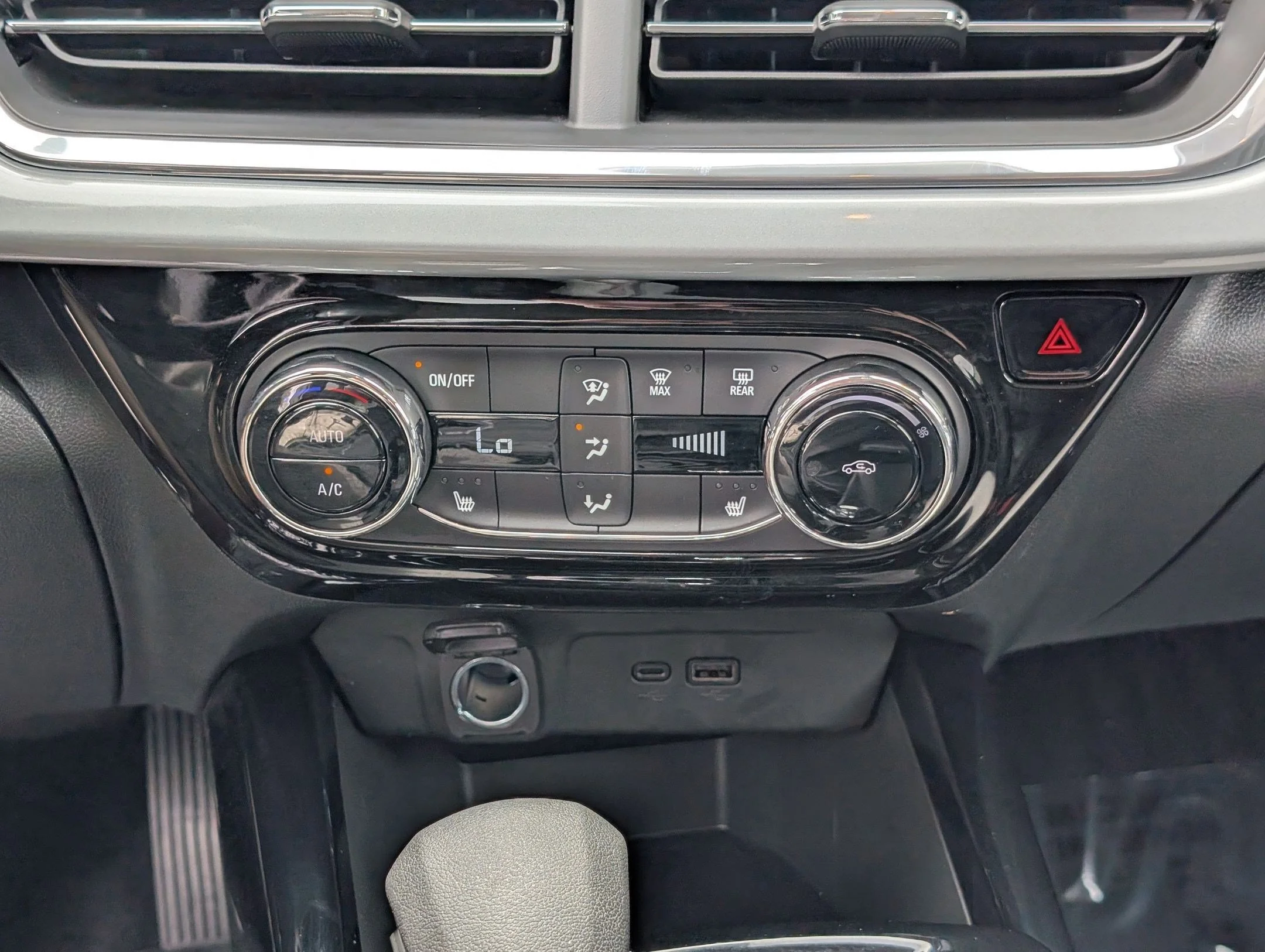 2024 Chevrolet Trax LT - Photo 19