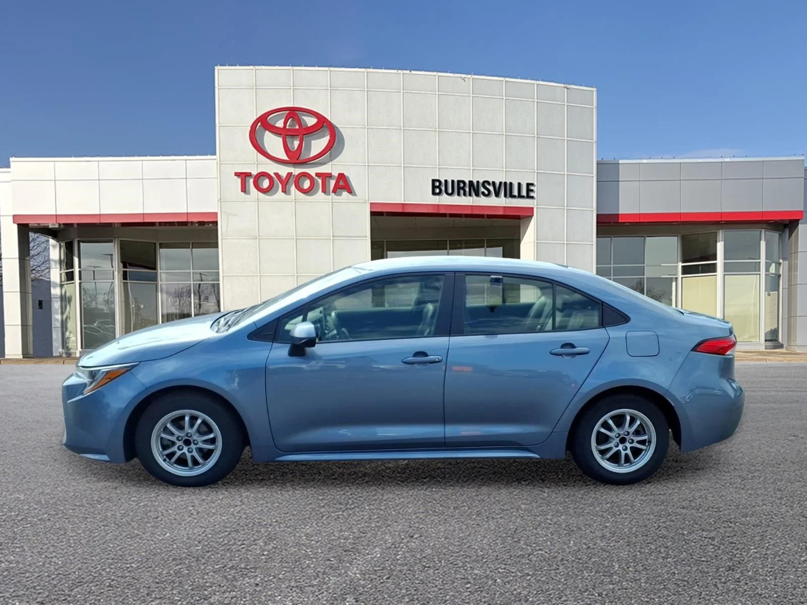 Certified Used 2022  Toyota LE image 7