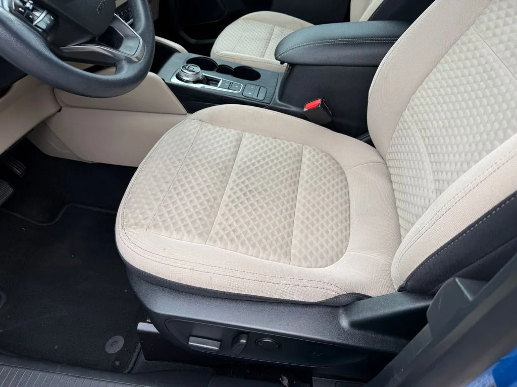 Used 2020 Blue Ford SE image 19