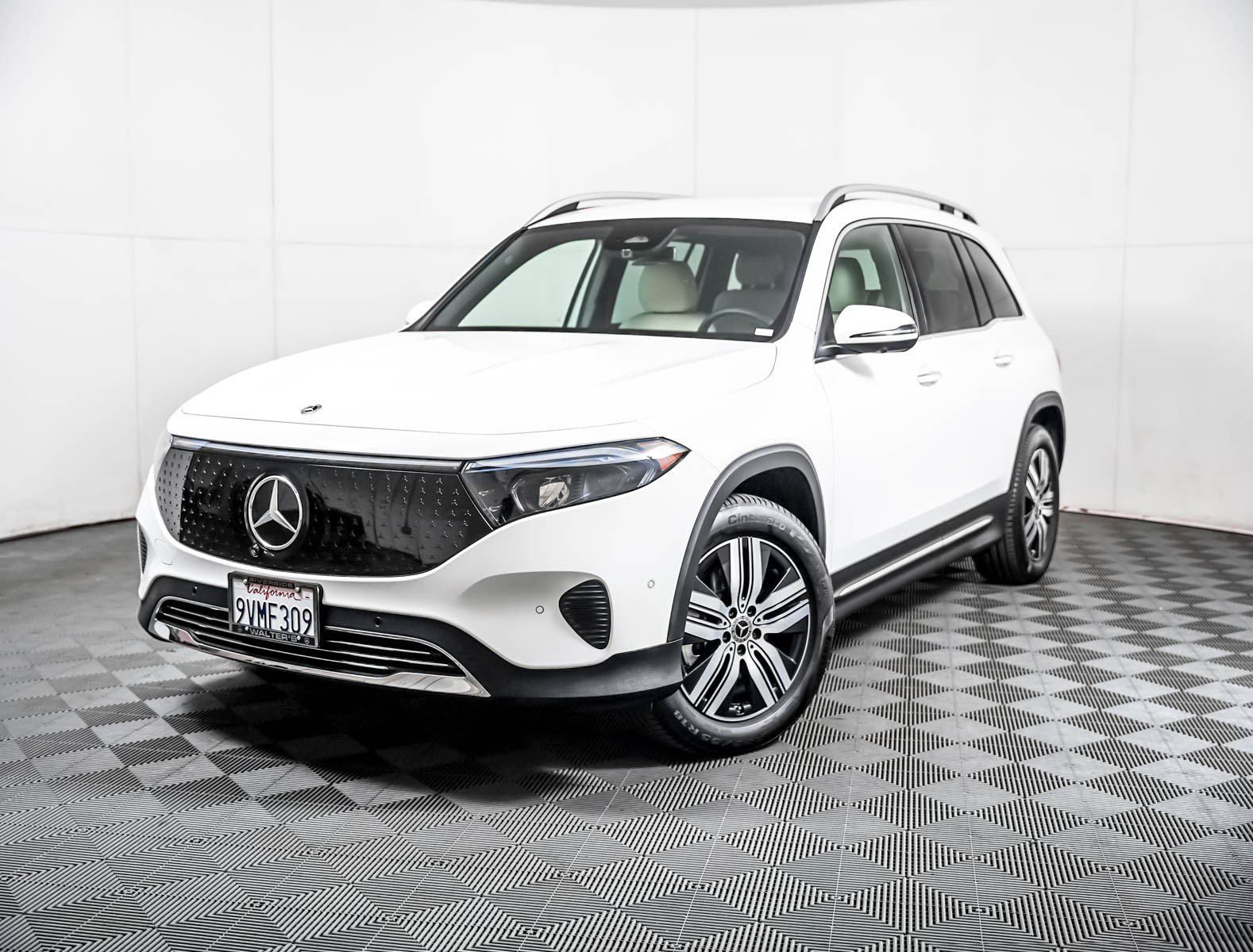 2025 Mercedes-Benz EQB EQB 250+'s photo