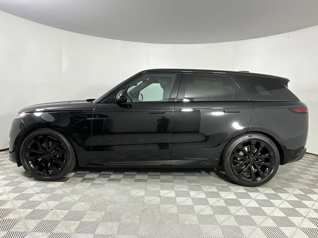 New 2026 Santorini Black Land Rover Dynamic SE image 6