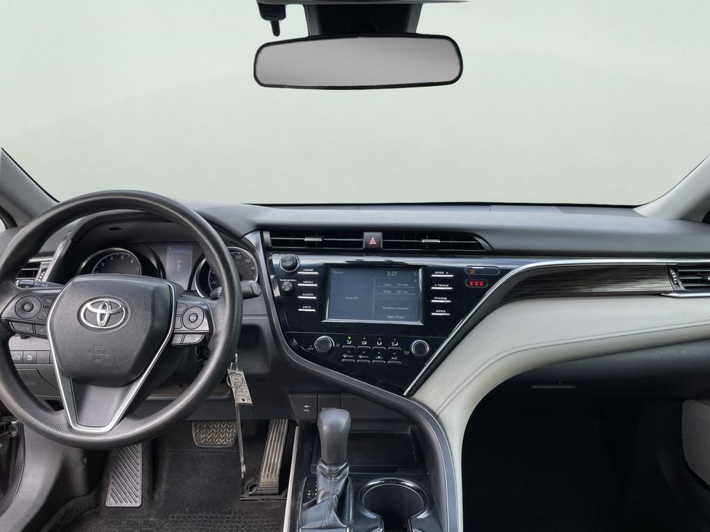 Used 2018 Gray Toyota LE image 16