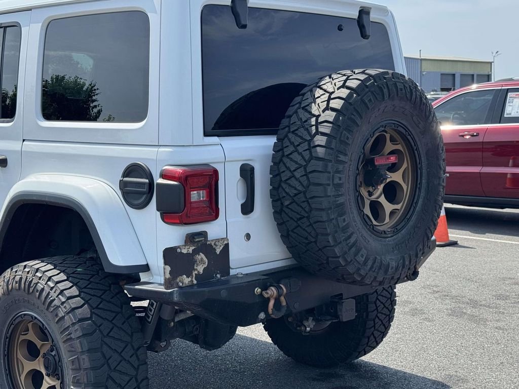 Used 2019 White Jeep Unlimited Sahara image 10