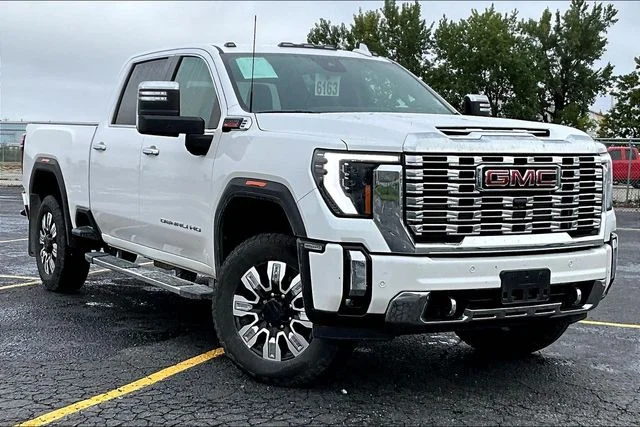 Used 2025 White GMC Denali image 2