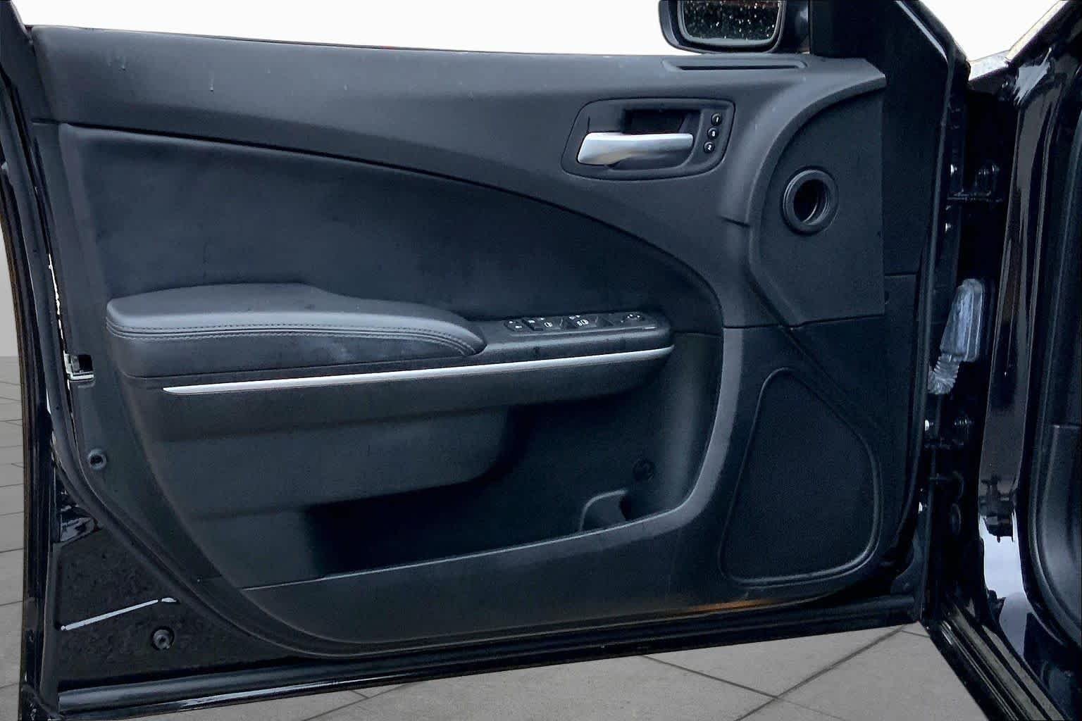 Used 2022 Pitch Black Clearcoat Dodge SXT image 20