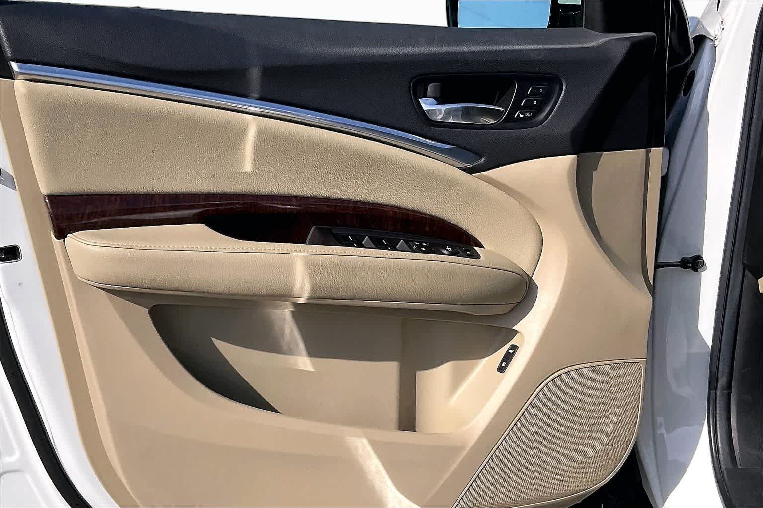 Used 2020 Platinum White Pearl Acura  image 21
