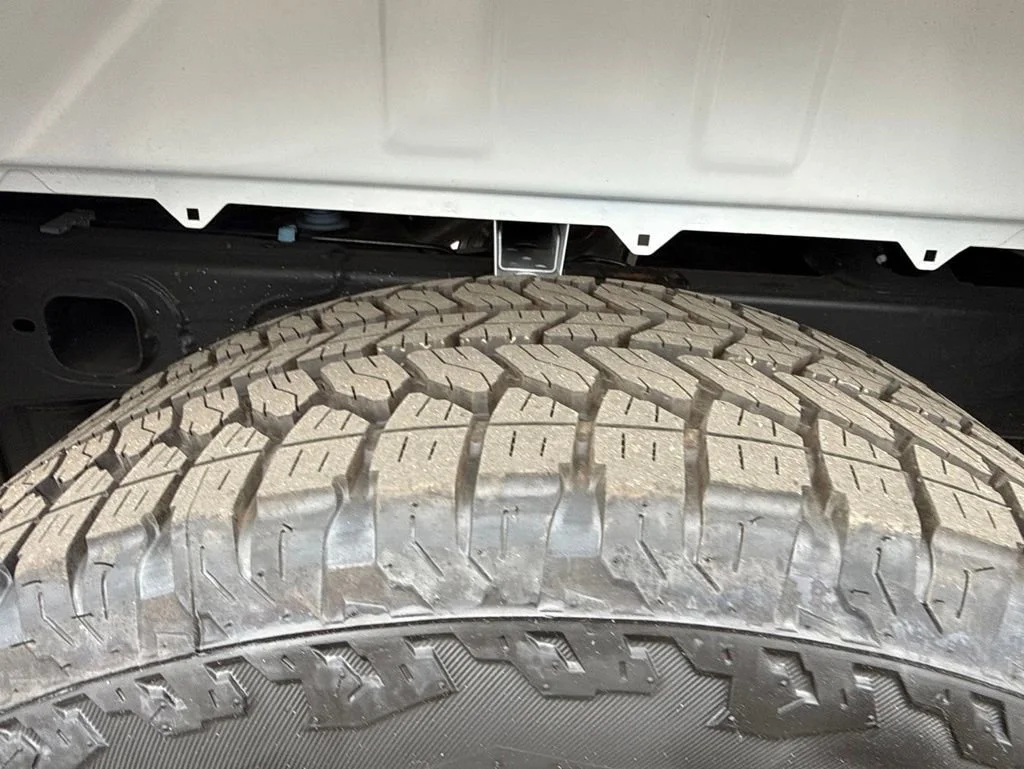 Used 2025 Summit White GMC Elevation image 40
