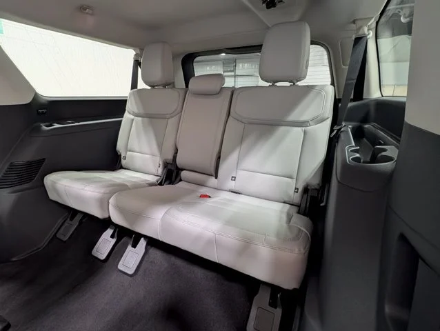 New 2027 Star White Metallic Tri-Coat Ford MAX Platinum image 53