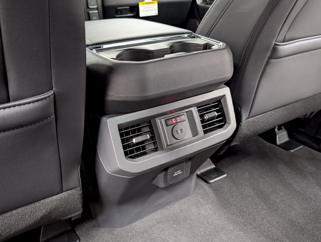 New 2027 Oxford White Ford F-350® Lariat® image 22