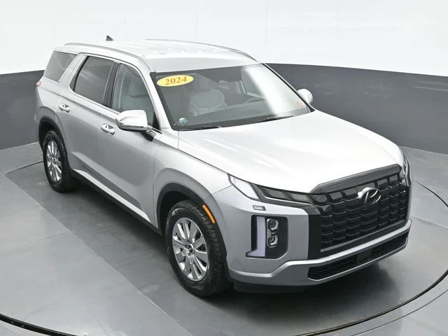 Used 2024 Silver Hyundai SEL image 14