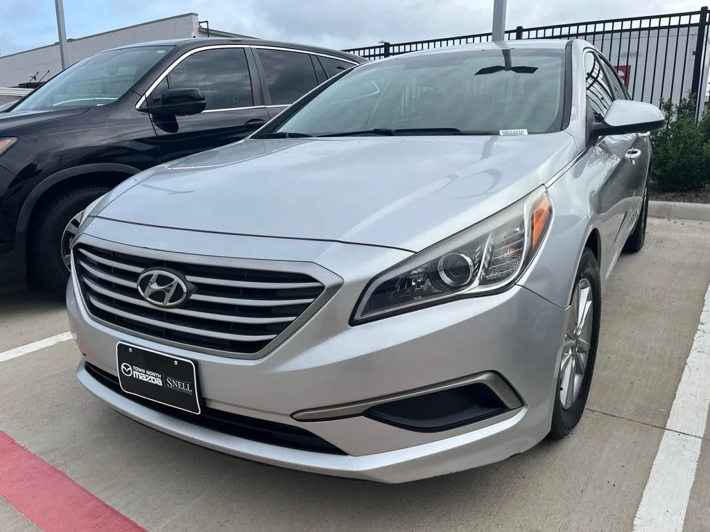 Used 2017 Silver Hyundai Base image 1