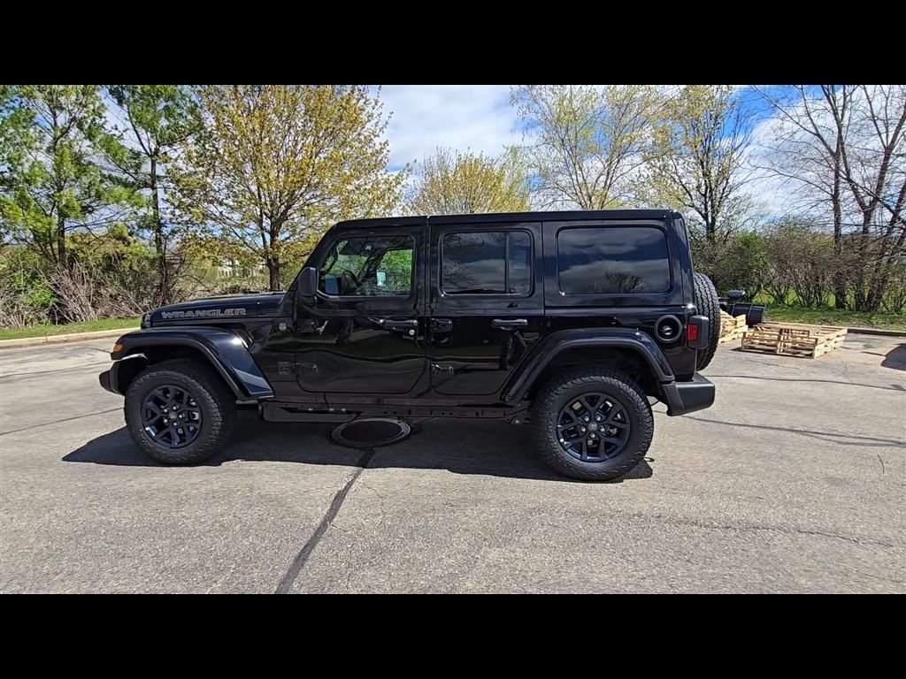 New 2026 Black Clear-Coat Exterior Paint Jeep 85th Anniversary Edition image 5