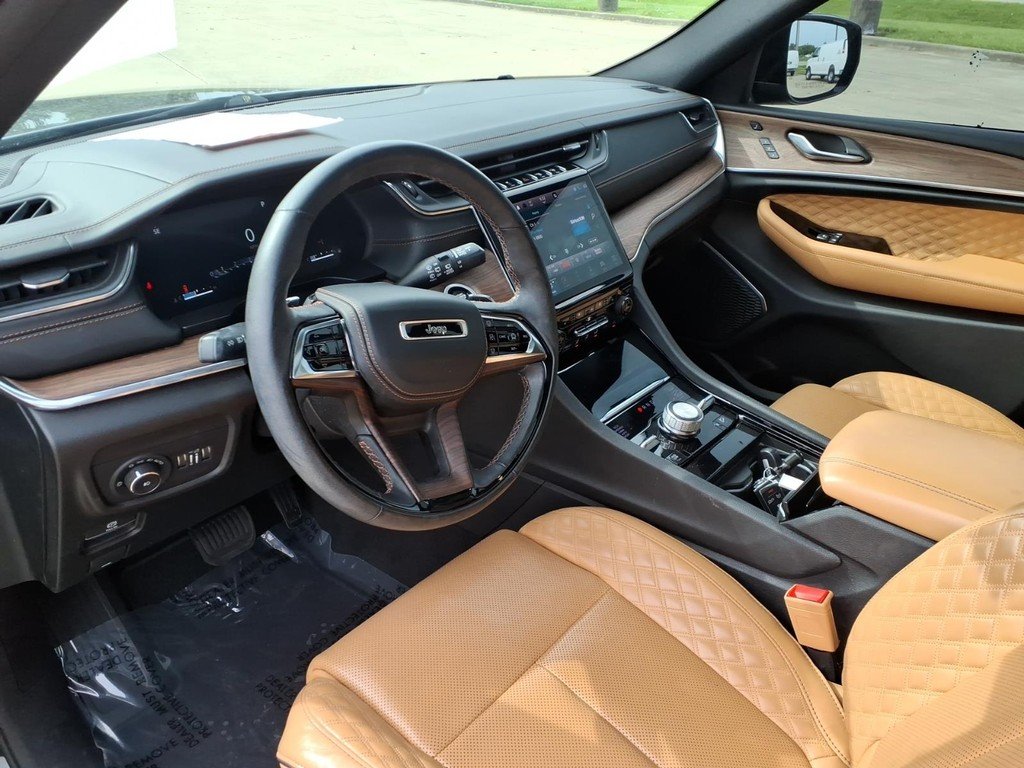 Used 2023 Diamond Black C Jeep SUMMIT image 16