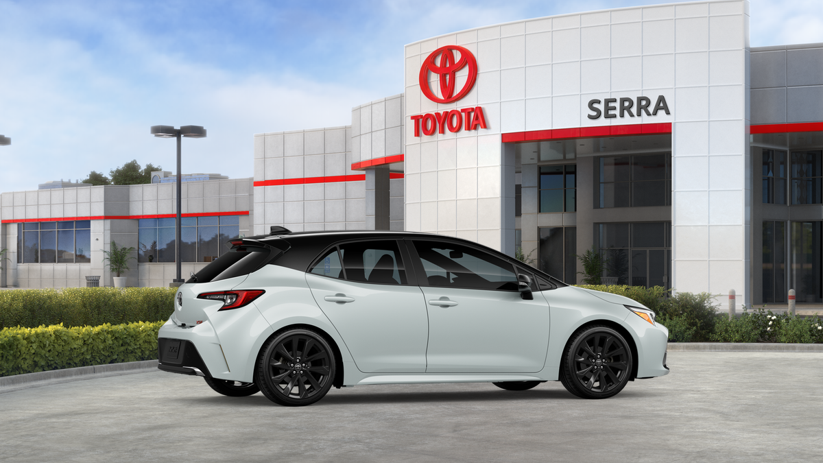 New 2026 Wind Chill Pearl with Midnight Black Metallic roof Toyota XSE image 12