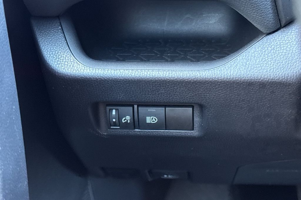 Used 2025  Toyota XLE image 33