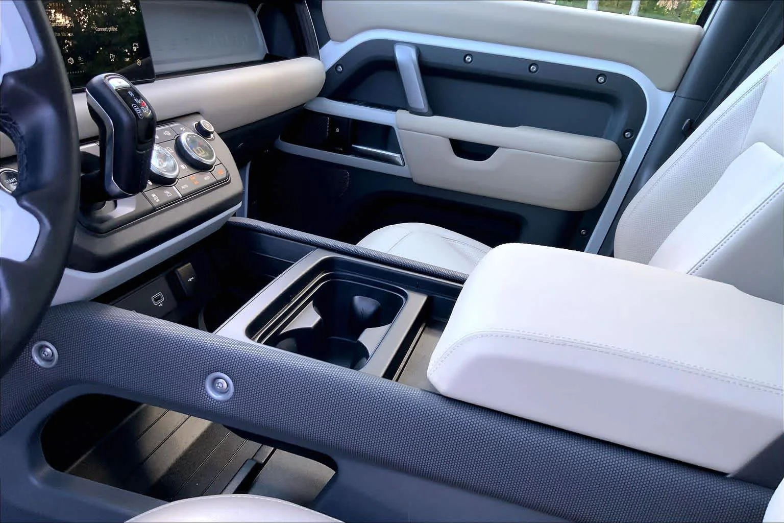 Used 2024 Fuji White Land Rover S image 15