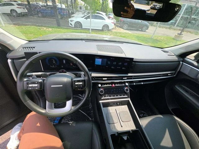 Used 2024 Green Hyundai SEL image 2