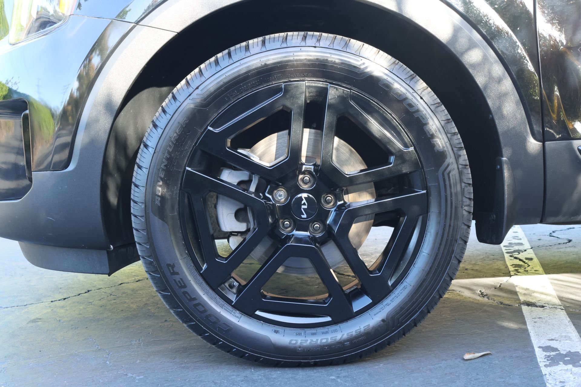 Used 2024 Black Kia EX X-Line image 5