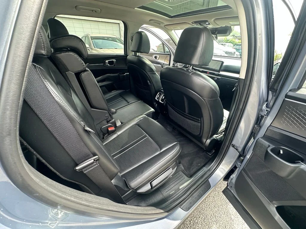Used 2024 Silver Kia S image 33