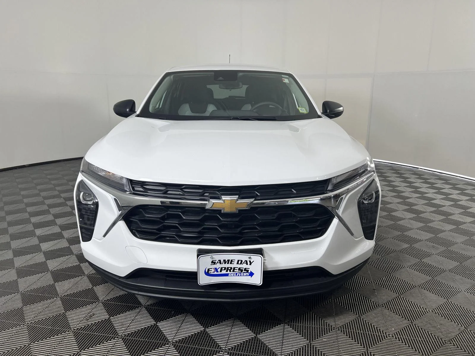 Used 2025 Summit White Chevrolet LS image 26