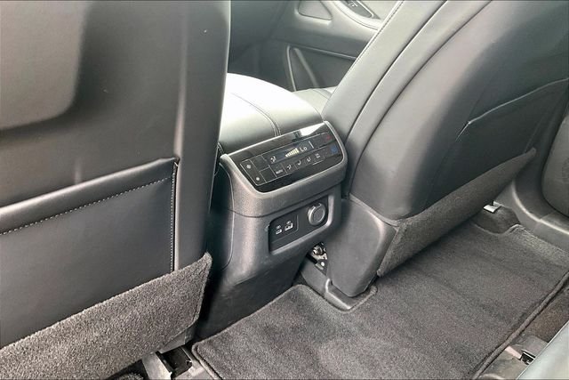 Used 2023 White INFINITI LUXE image 33