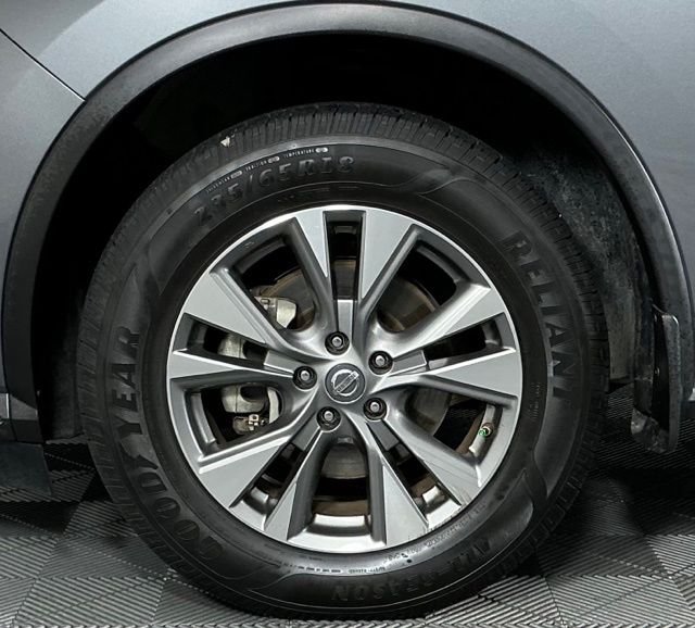 Used 2017 Gray Nissan SL image 12