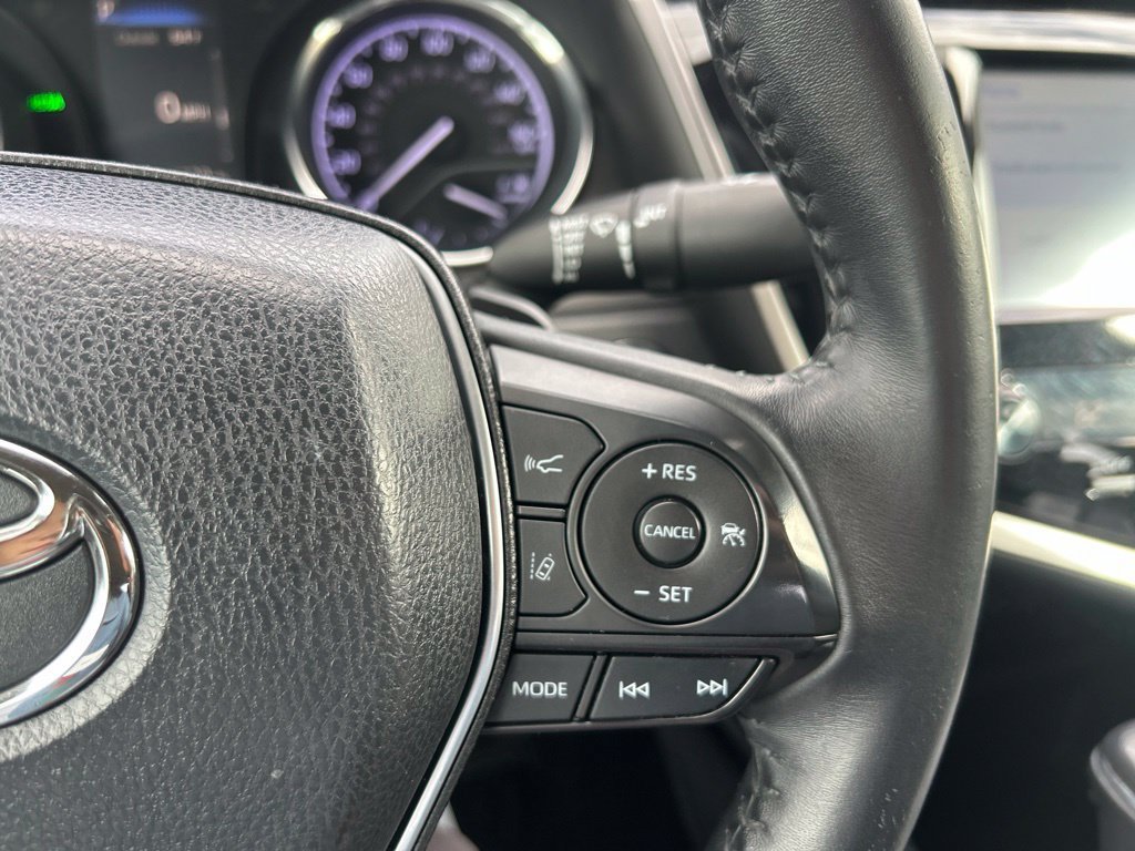 Used 2018 Midnight Black Metallic Toyota SE image 24