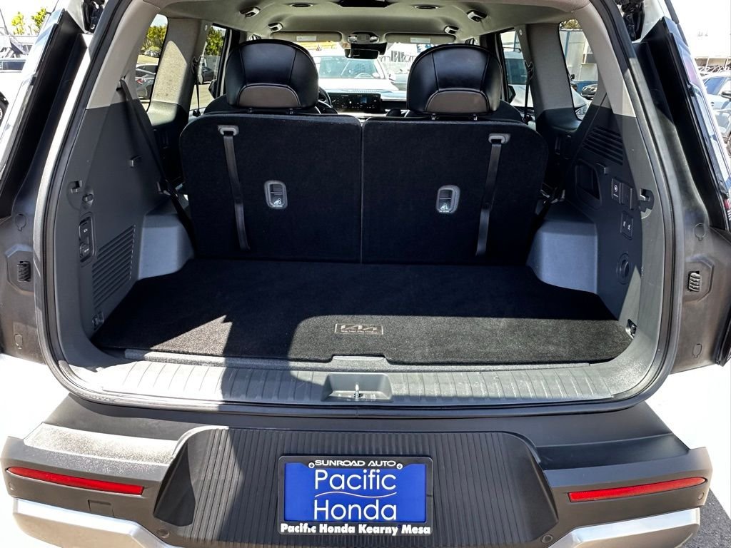Used 2024 Snow White Pearl Kia Light Long Range image 10