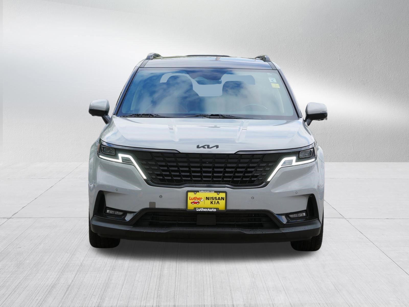 Used 2022 Kia Carnival SX Prestige with VIN KNDNE5H32N6075922 for sale in Inver Grove, Minnesota